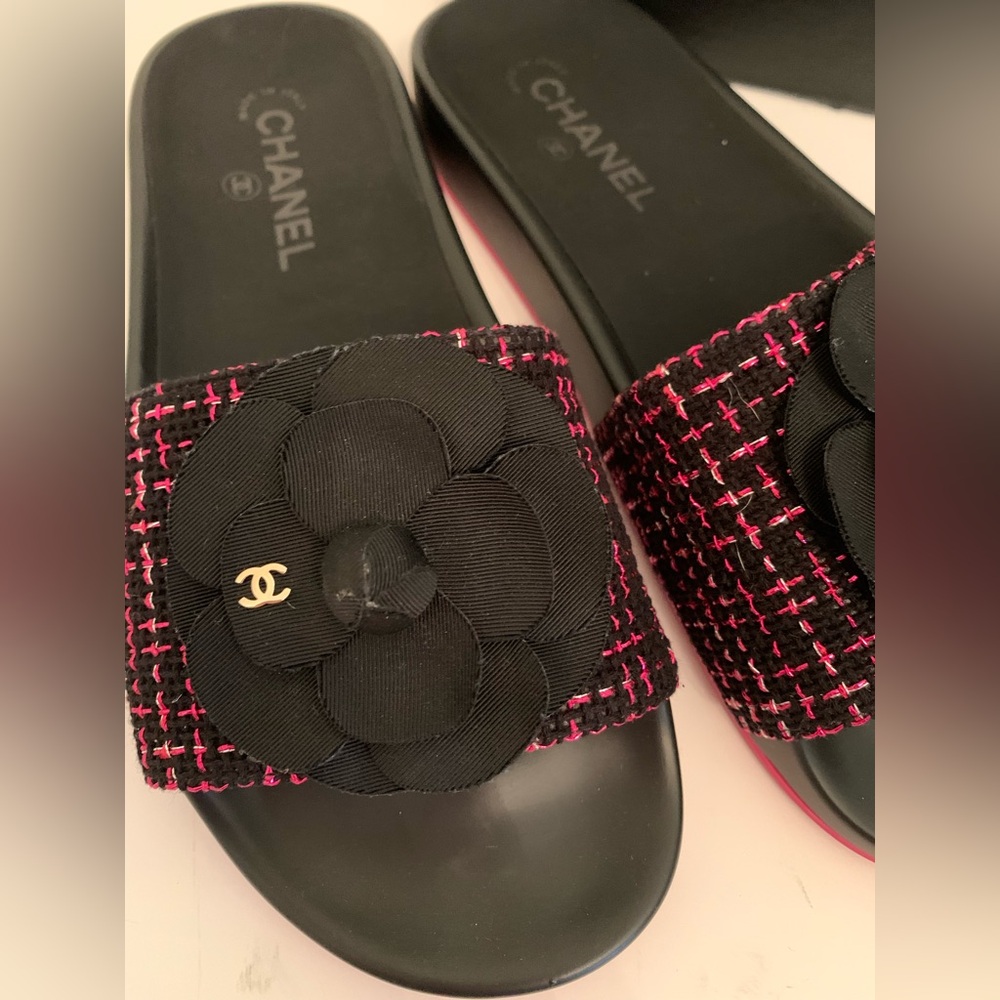 Chanel Camellia flower  Slides 39 - Picture 4 of 8